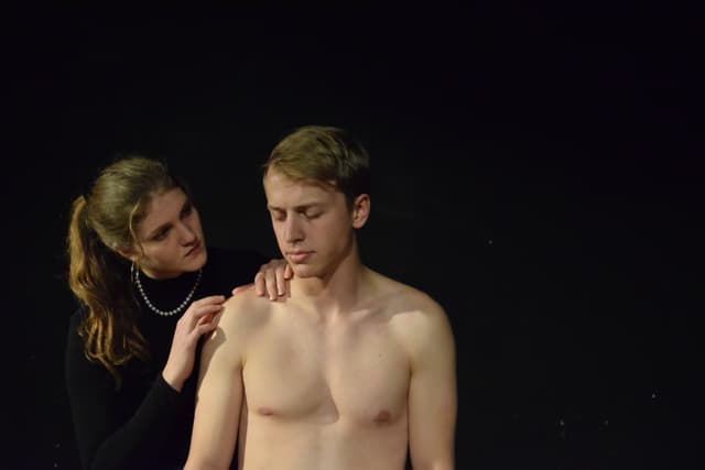 /productions/caligula/images/DSC_0106.JPG