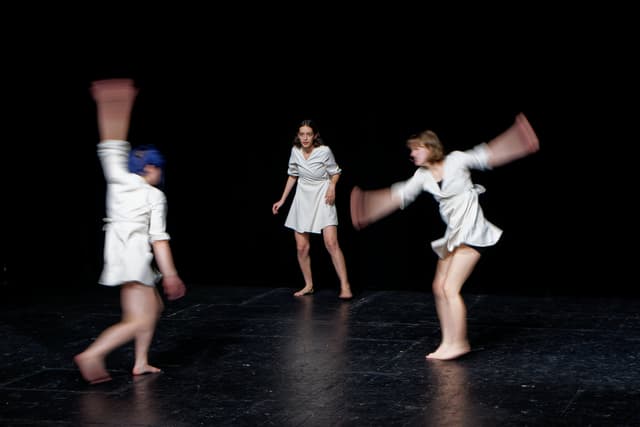 /productions/mrtve-dite/images/mrtve-dite2.jpg